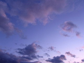 Obraz premium Сloudscape. Sundown. Pink purple sky at sunset. Dramatic cloudy sky. The storm is approaching. Windy weather. Beautiful summer evening sky before a thunderstorm.