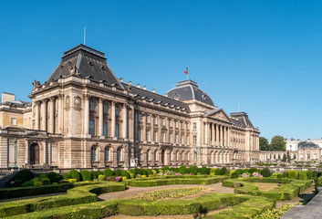 Obraz premium Royal Palace of Brussels with green park near it, historical center of the capital of Belgium.