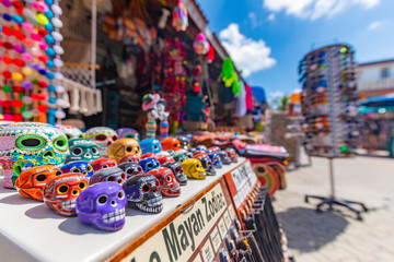 メキシコお土産の定番のカラフルなドクロ