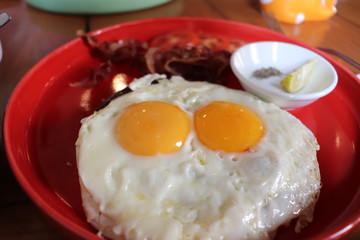 目玉焼きモーニングセット