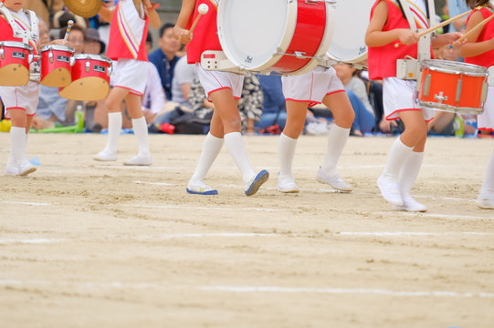 運動会 鼓笛隊 マーチングバンド 保育園 幼稚園 Stock 写真 Adobe Stock