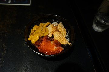 海鮮丼　日本の寿司　いくら