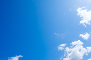 Fototapeta na wymiar 【写真素材】 青空　空　雲　早春の空　背景　背景素材　3月　コピースペース　