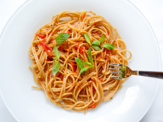 whole wheat spaghetti with tomato sauce and herbs