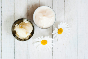 Obraz na płótnie Canvas Shea butter and cream with flower