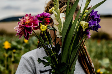 hide behind flowers