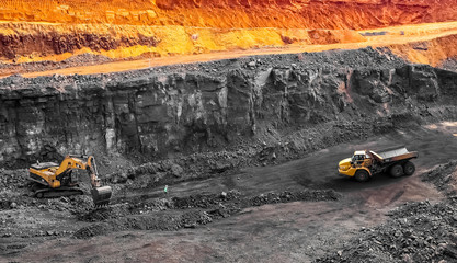 Open Pit Manganese Mining and Equipment