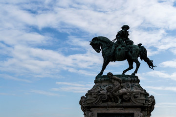 Obraz premium Equestian statue of prince Savoyai Eugen in front of the Buda castle