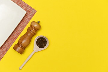 part of a white plate and a few grams of allspice on a spoon