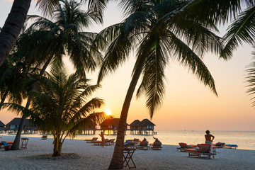 Obraz premium Sandy beach at sunset of tropical island in the Maldives