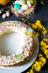 Perfect cake wreath for Easter table