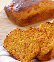 Plumcake salato al pomodoro, close-up