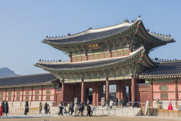 Obraz premium 경복궁의 늦겨울 맑은 하늘