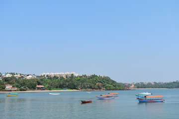 Fototapeta na wymiar landscape view of ocean ,with boats in Dona paula,goa