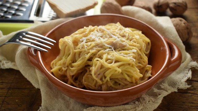Tagliolini con salsa di noci e ricotta affumicata ft0202_0272 Tagliolini with walnut sauce and smoked ricotta