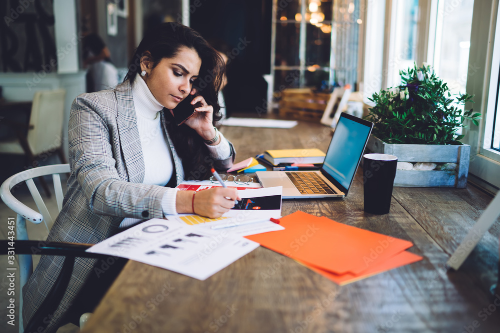 Aufkleber serious woman using cellphone connection for making consultancy conversation and discuss documents r