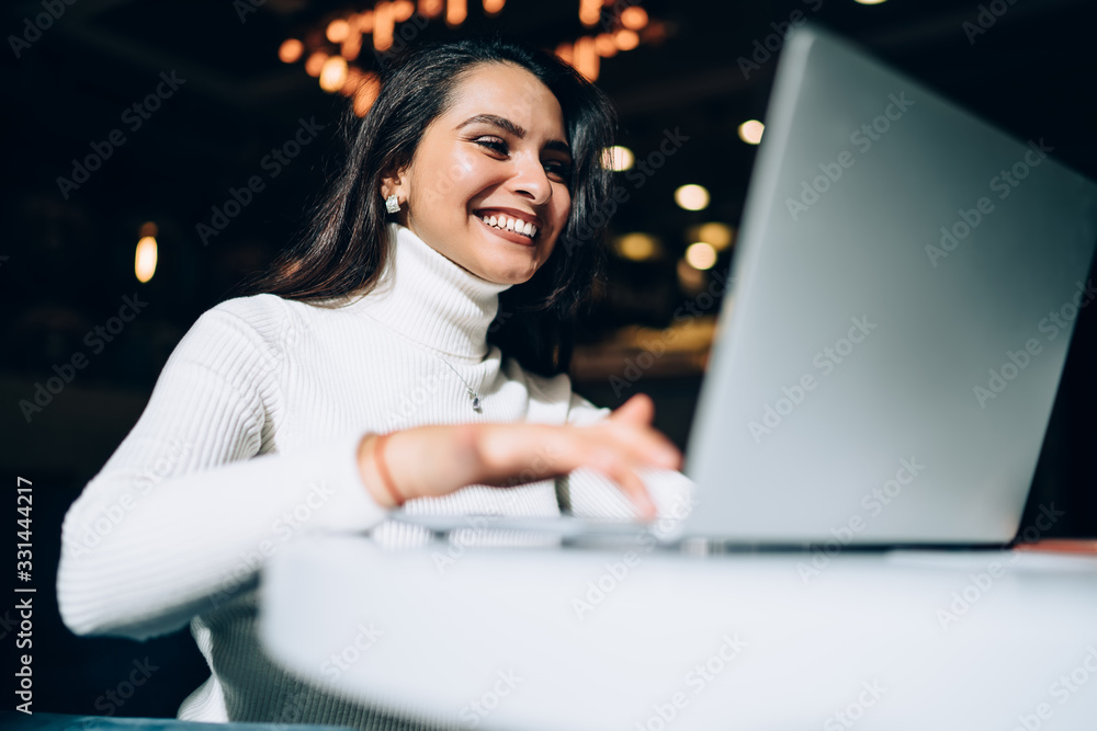 Aufkleber happy caucasian blogger 20s networking internet on modern laptop technology connecting to 4g wireles
