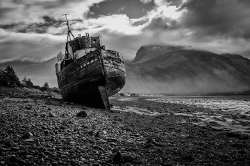 Corpach shipwreck at Loch Linnhe - obrazy, fototapety, plakaty
