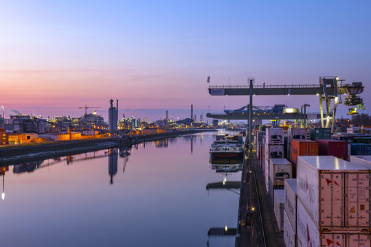 Mannheimer Muehlauhafen - blaue Stunde