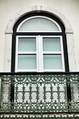 Obraz premium Typical vintage portuguese facade with forged metal balcony
