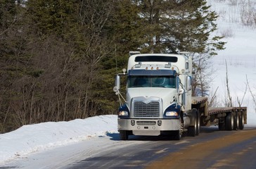 Camion lourd pour le transport forestier au Québec, Canada