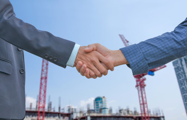 Shaking hands with engineers and architects agree with the success of the construction project.