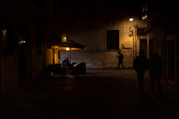 Obraz na płótnie Canvas the empty streets of venice, Italy at night in 2020