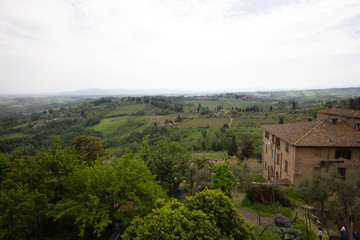 Fototapeta na wymiar Panorama delle colline toscane vista dal borgo di Monteriggioni. La classica visuale del territorio toscano italiano.