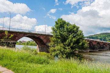 Trier, Römerbrücke, Mosel, Fluss, Moselbrücke, Brücke, Flussschifffahrt, Rheinland-Pfalz, Frühling, Deutschland