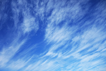 photo sky with thin clouds floating diagonally