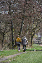 promenade balade seniors vieux retraite pension couple