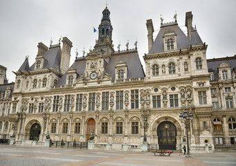 Parisian city hall local administration "Hôtel de Ville" closed and usually crowded place in front is deserted because of lockdown.