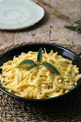 pasta fresca con burro e salvia