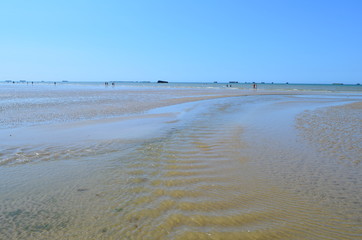 Fototapeta na wymiar La plage d'Asnelles à marée basse. (Calvados - Normandie - France)