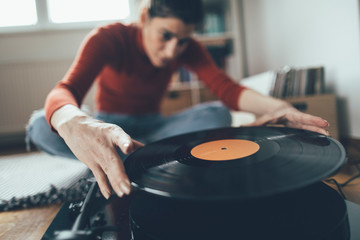 Selective focus of audiophile playing favorite vinyl record on turntable