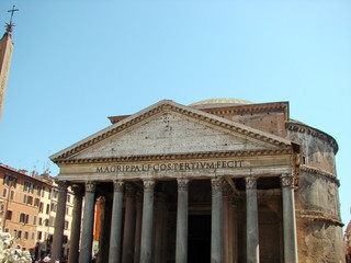 Obraz premium The grandeur and power of Catholic temples and cathedrals in the capital of the Catholic religion attracts the view of the average viewer.