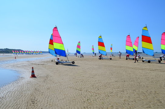 Chars &agrave; voile sur la plage d'Asnelles  (Calvados - Normandie)