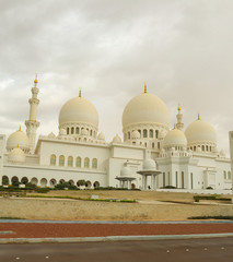Fototapeta na wymiar biggest mosque dome located at the capital city of United Arab Emirates 