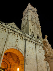 Detalles de la entrada de la Catedral de Trogir en Croacia, Europa, verano de 2019