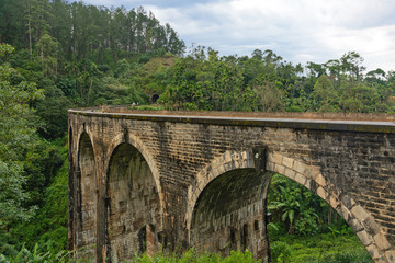 Fototapeta na wymiar Sri Lanka, Nine Arch bridge in Ella, tourist landmark. Green forest landscape view.