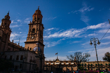 Fototapeta premium Hermosa vista de la Catedral de Morelia y su ignimbrita (cantera) rosa