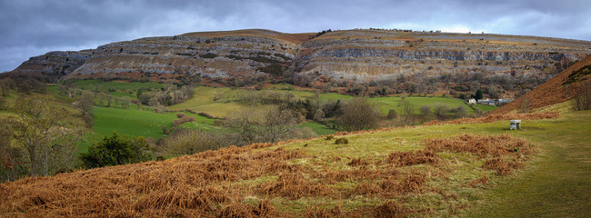 Fototapeta na wymiar Panorama na wzgórze 