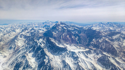 Fototapeta premium cordilheira dos andes vista da janela do avião