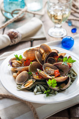 Spirulina Linguine Pasta with Clams and Cherry Tomatoes