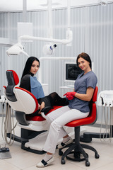 The dentist shows a picture of the patient's teeth and tells the necessary treatment. Dentistry, health.