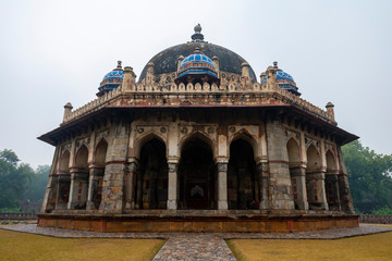 Fototapeta premium India, Delhi, New Delhi - 8 January 2020 - A view of Isa Khan Niyazi's Tomb