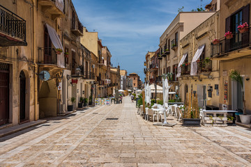 Street in the old town of Castellammare del Golfo - obrazy, fototapety, plakaty