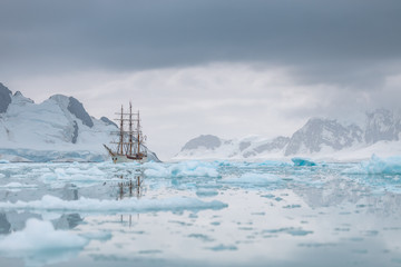 sailing Expedition ship in antarctica surrounded by ice 