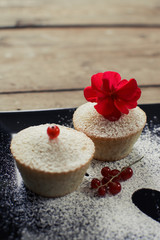 Obraz na płótnie Canvas Cupcakes on a plate. Sweet cupcake with heart for Valentine's Day.