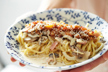 White cream mushroom and bacon spaghetti
